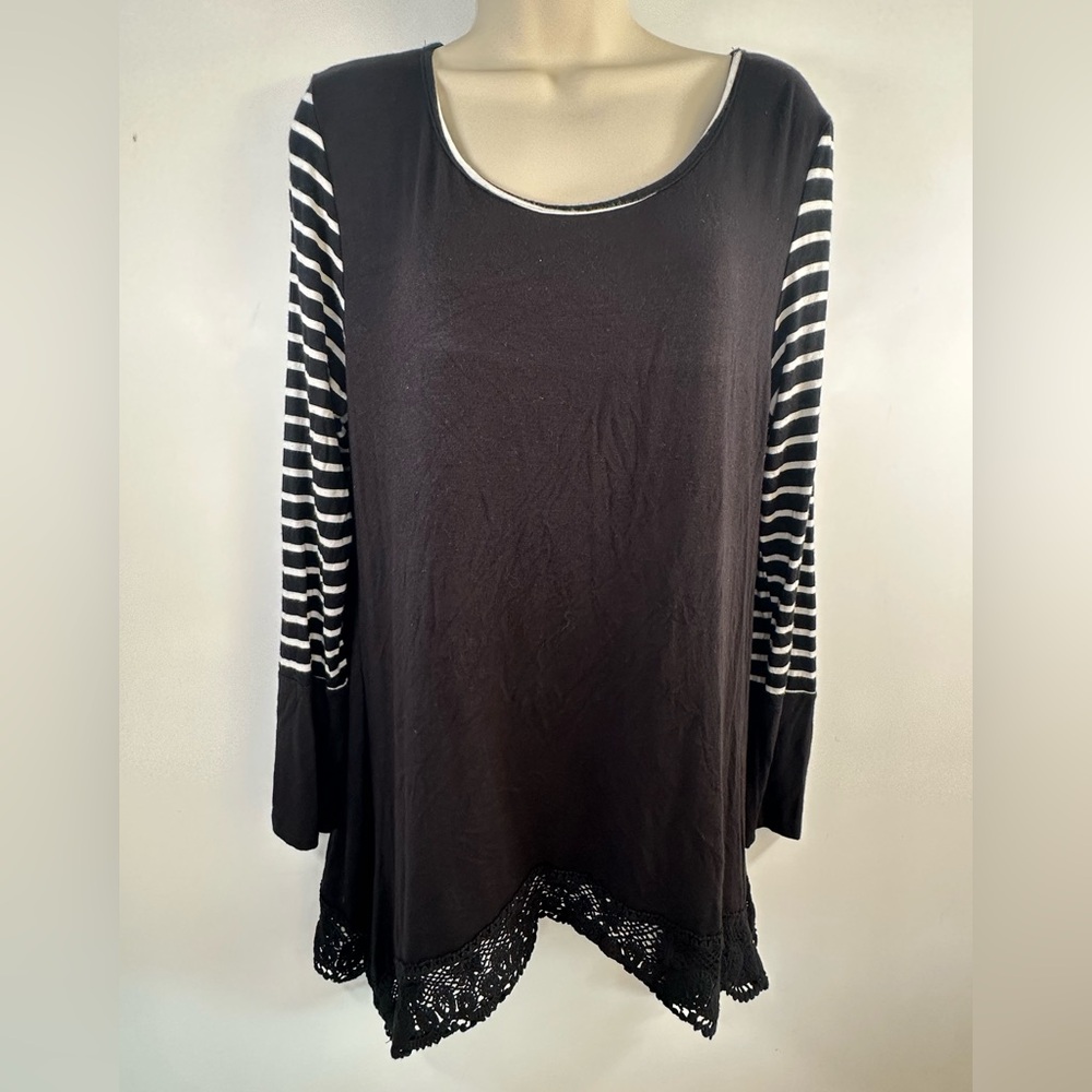 Auditions women’s long sleeved top size large